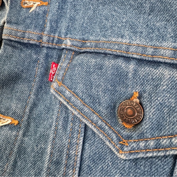 Vintage LEVI STRAUSS & CO Type 3 Denim Trucker Jacket with a red tab - Picture 4 of 8